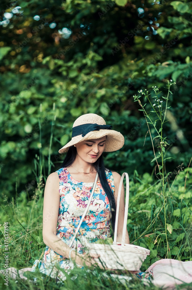 Obraz premium Girl on a picnic in the park.
