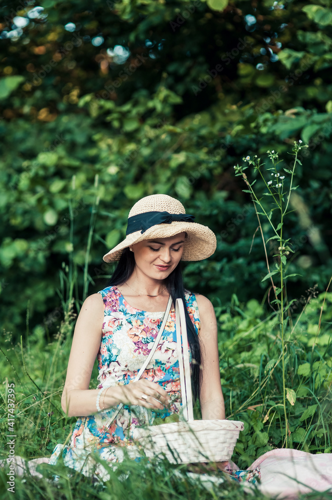 Obraz premium Girl on a picnic in the park.