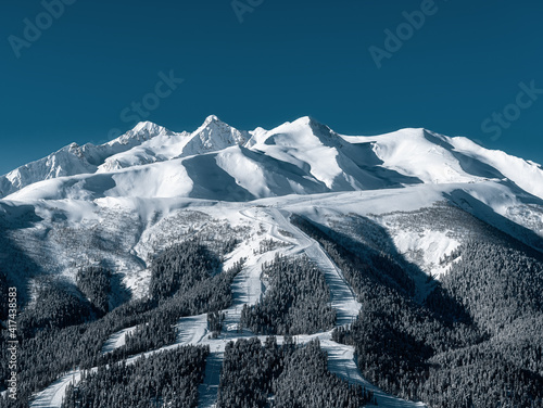  The Arkasara ridge and the Northern slope of the Arkhyz ski resort. Winter mountain landscape. Ski trails. panoramic view of the snowy forest and mountains.