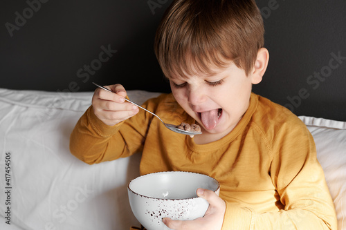 the child does not want to eat breakfast