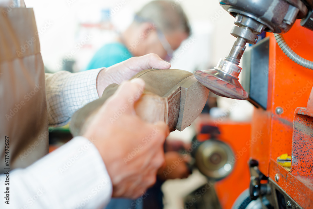 Obraz premium a man in sanding shoes