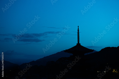 Dawn of sightseeing in Kyoto horizontally 