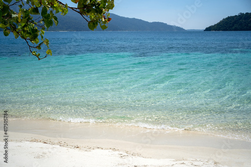 Fototapeta Naklejka Na Ścianę i Meble -  The Andaman Sea is beautiful in clear blue color. And white sandy beaches at Koh Lipe island in Satun, Thailand
