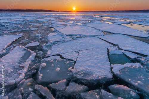 Wallpaper Mural 流氷　網走流氷観光砕氷船おーろら船上からの景色 Torontodigital.ca