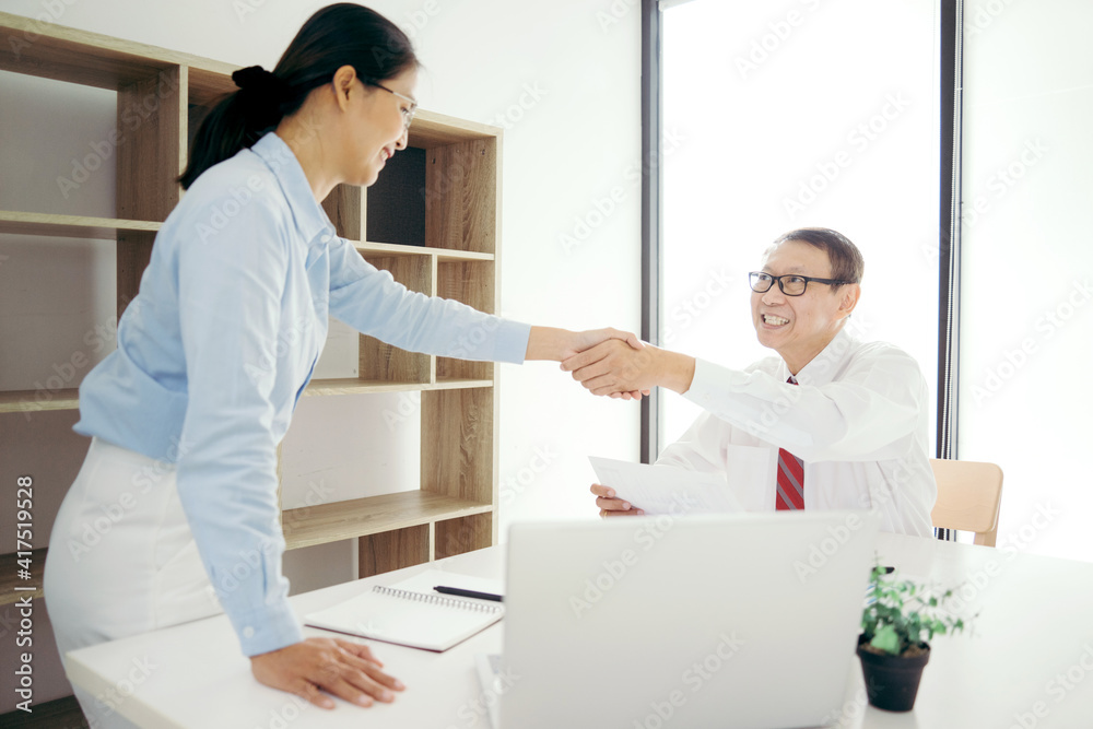 Sitting Managers are holding hands to welcome standing new entrants Sitting Managers are holding hands to welcome standing new entrants