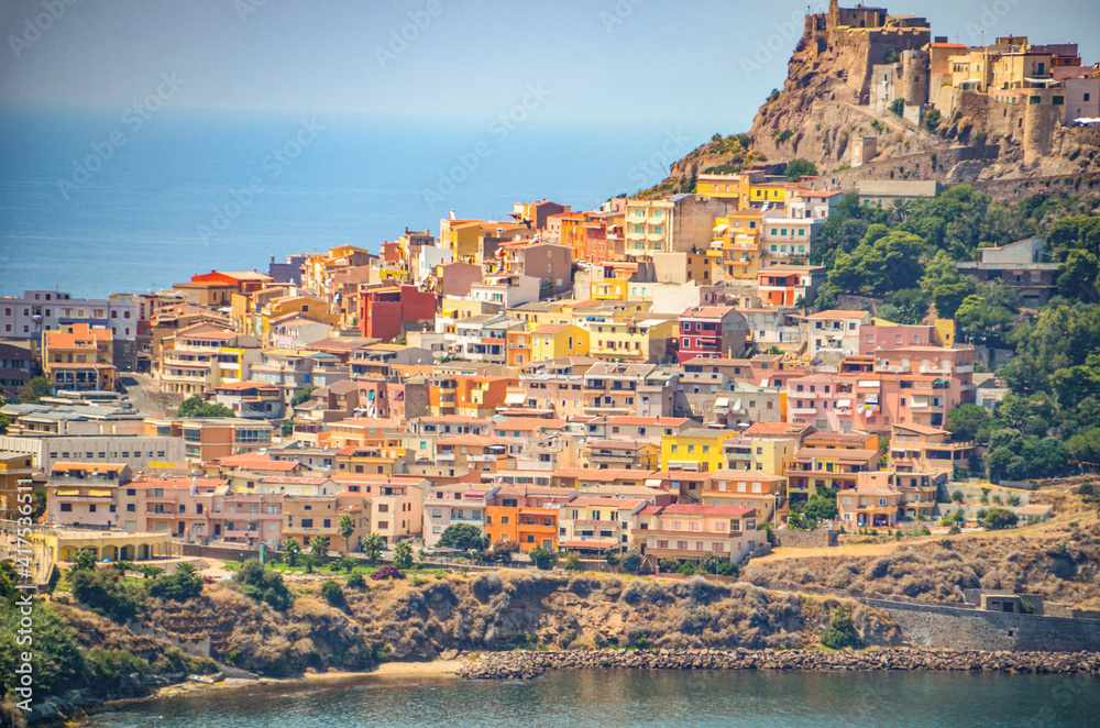 Obraz premium Fernansicht von Castelsardo auf Sardinien