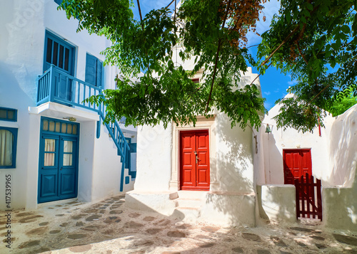 Fototapeta Naklejka Na Ścianę i Meble -  Romantic traditional narrow cobbled streets, beautiful small squares of Greek island towns. Whitewashed houses, small chapels. Mykonos, Greece.