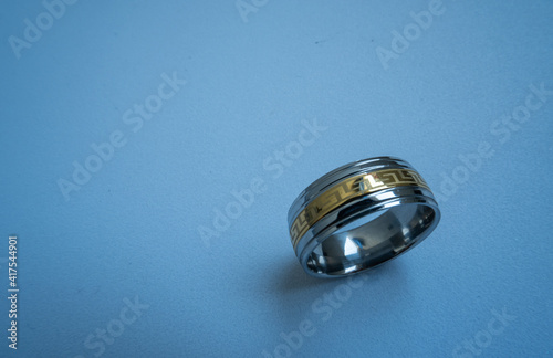 Fashion stainless steel ring with glittering light rests