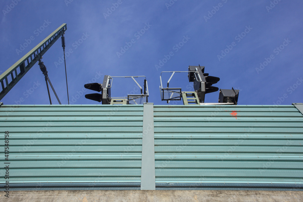 Signalmast, Signal, Lärmschutzwall, Bahn ,Deutschland, Bahnsignal