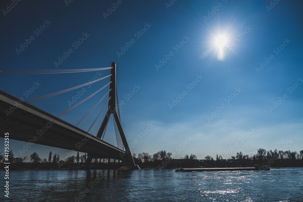 Fleher Brücke Düsseldorf Hamm Rhein Sonne blauer Himmel Fleher Brücke Düsseldorf Hamm Rhein Sonne blauer Himmel
