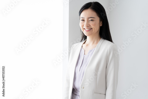 Free Download ジャケットを着た日本人　ポートレート　ミドル - GFXLoad