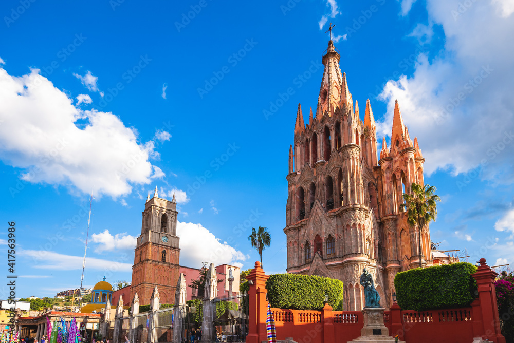 Naklejka premium Cathedral at san miguel de Allende in bajio, mexico