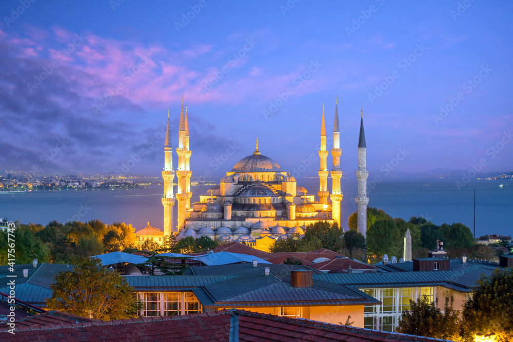 Naklejka premium The Sultanahmet Mosque (Blue Mosque) in Istanbul