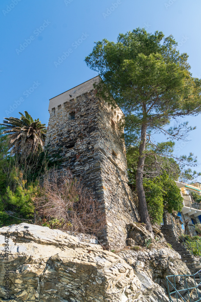 Obraz premium Saracen tower of Levant on the promenade of Zoagli, Genoa, Italy