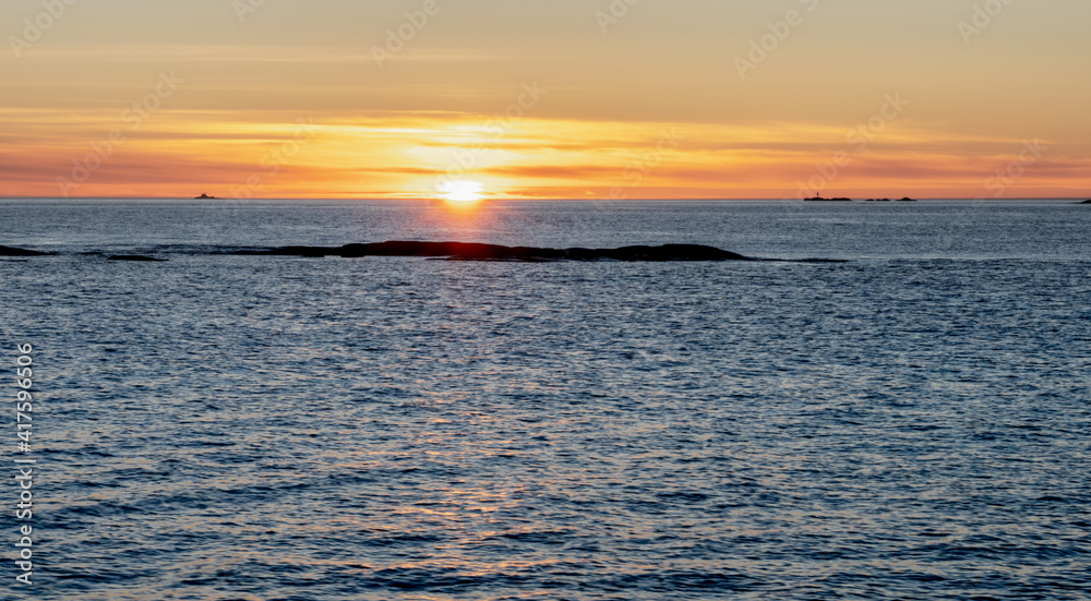 Obraz premium Sunset on skerries in Ytre Hvaler National Park, on the island of Kirkeoy in Norway