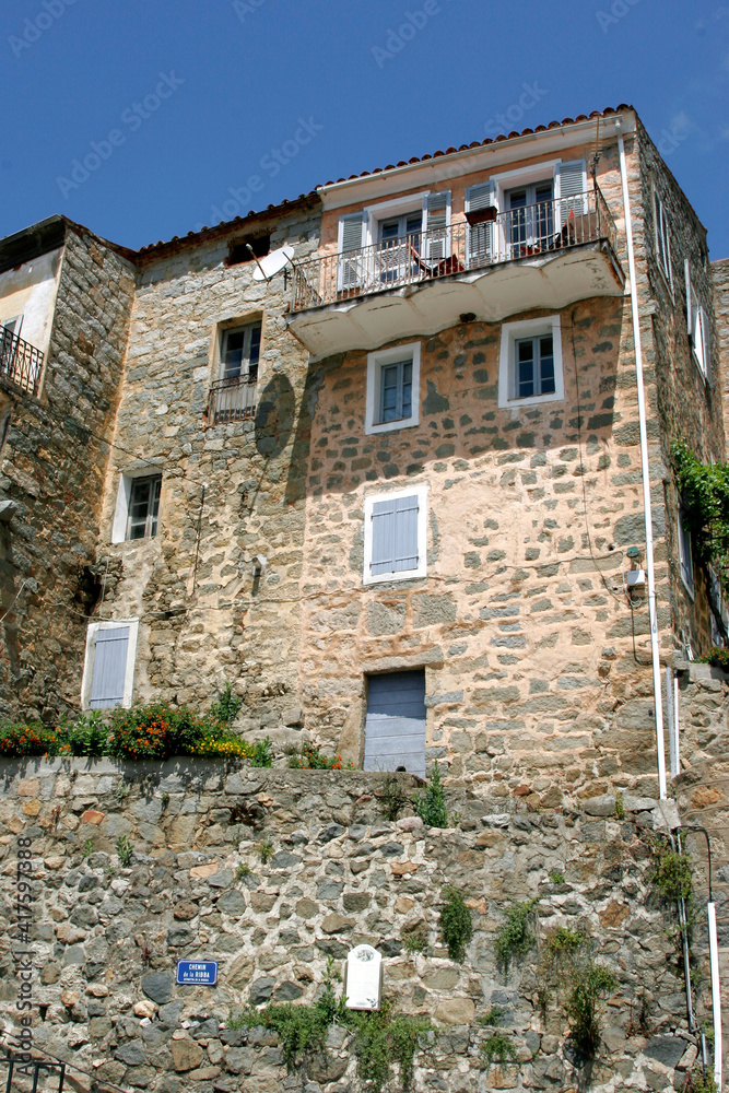 Habitation corse dans le village d'Olmeto - Corse du Sud