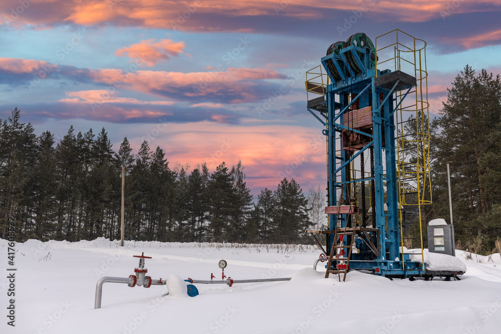 oil-pumpjack-winter-working-oil-rig-energy-industrial-machine-for