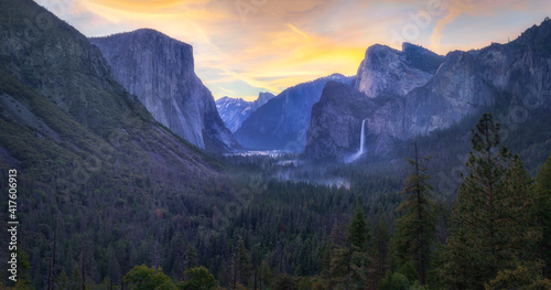 Obraz na płótnie sunrise at the tunnel view in yosemite nationalpark, california, usa w salonie