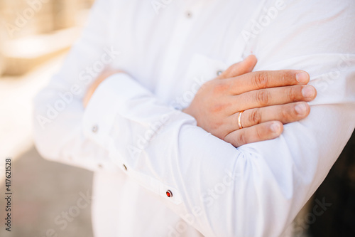 A man in a white shirt folded his arms across his chest 