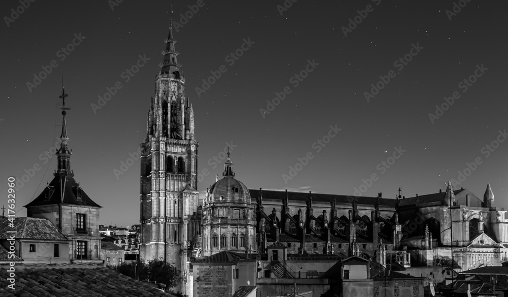 Catedral de Toledo por la noche en blanco & negro