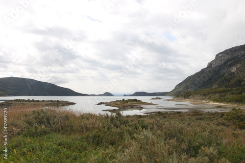Paisaje, montaña y lago
