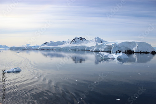 pequenas montanas de Glaciares en Antartica