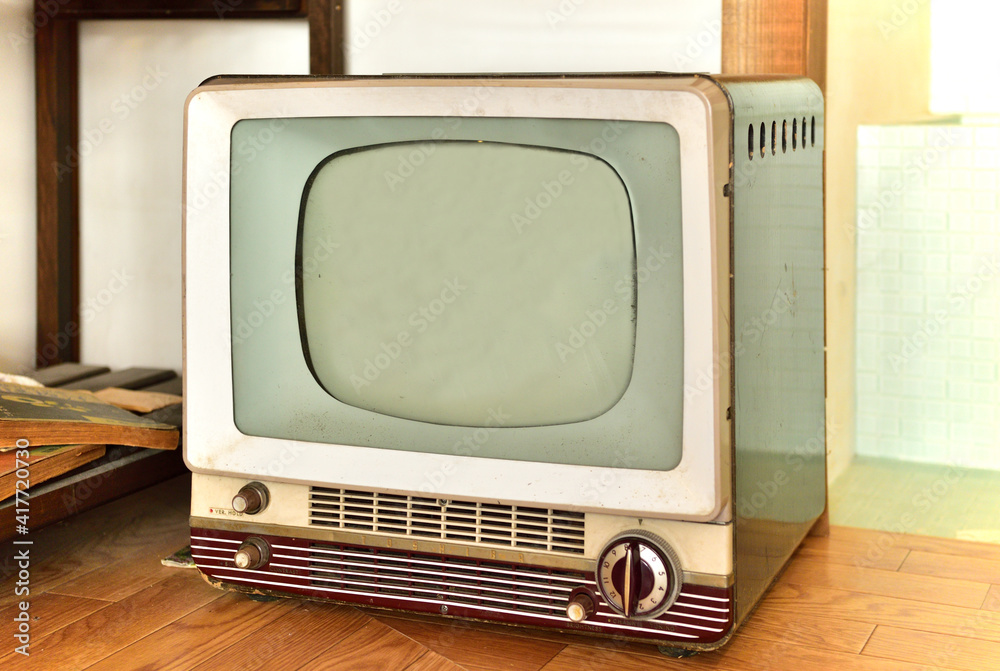 壊れたブラウン管テレビ Stock 写真 Adobe Stock