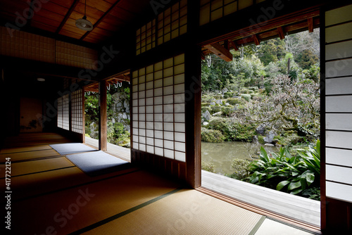 龍潭寺 書院から蓬莱池泉庭を望む 滋賀県彦根市