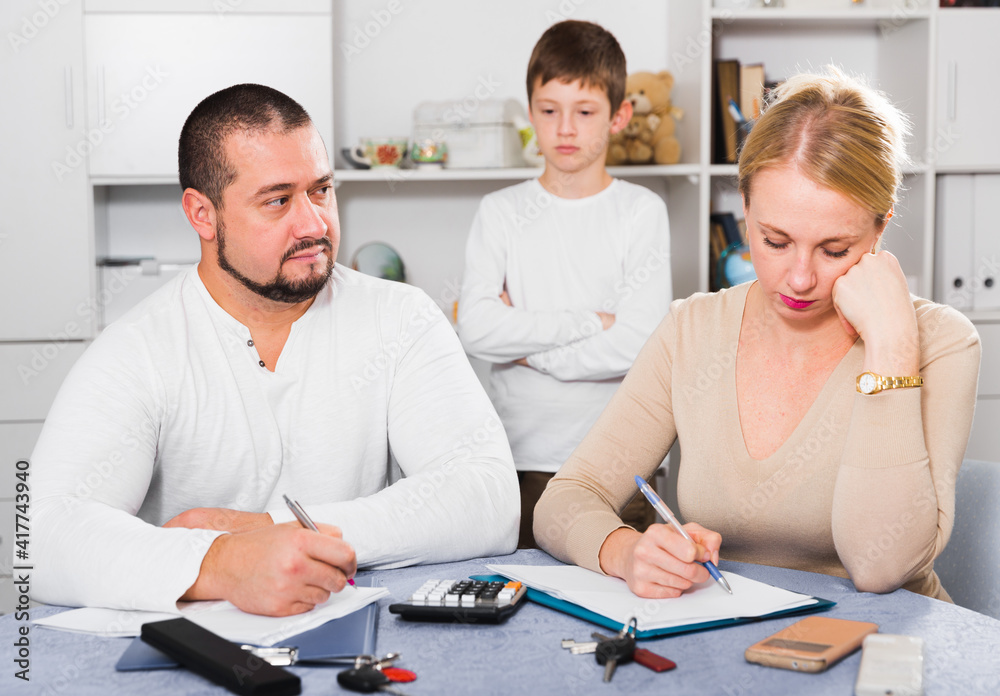 Obraz premium Portrait of family working with papers at home, worried about debts on bills