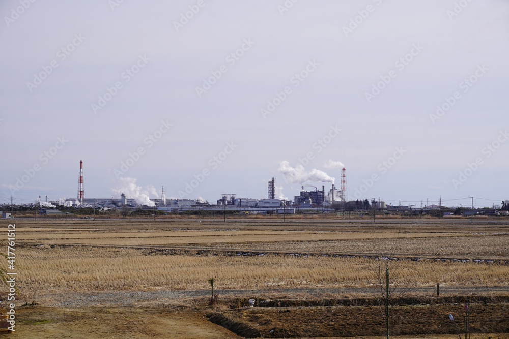 地方の工業地域の風景(冬)、宮城県岩沼市/The factory area over the rice field at rural in Tohoku, Japan. 地方の工業地域の風景(冬)、宮城県岩沼市/The factory area over the rice field at rural in Tohoku, Japan.