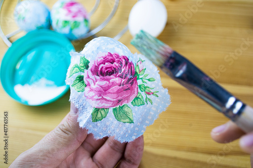 How to decorate an Easter egg with decoupage technique. Step by step, tutorial. Step 3