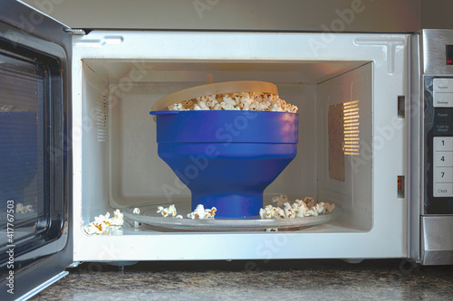 Fotografija Homemade fat and salt free popcorns in a silicon BPA free collapsible popcorn popper bowl inside microwave