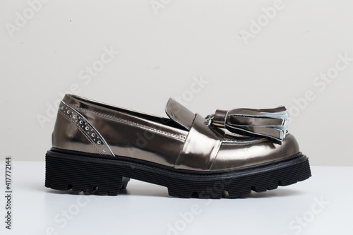 Woman's flat shoes