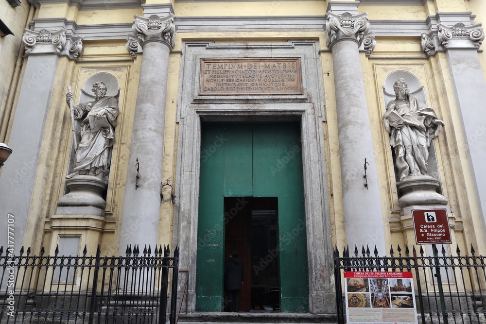 Napoli – Entrata della Chiesa dei Santi Filippo e Giacomo