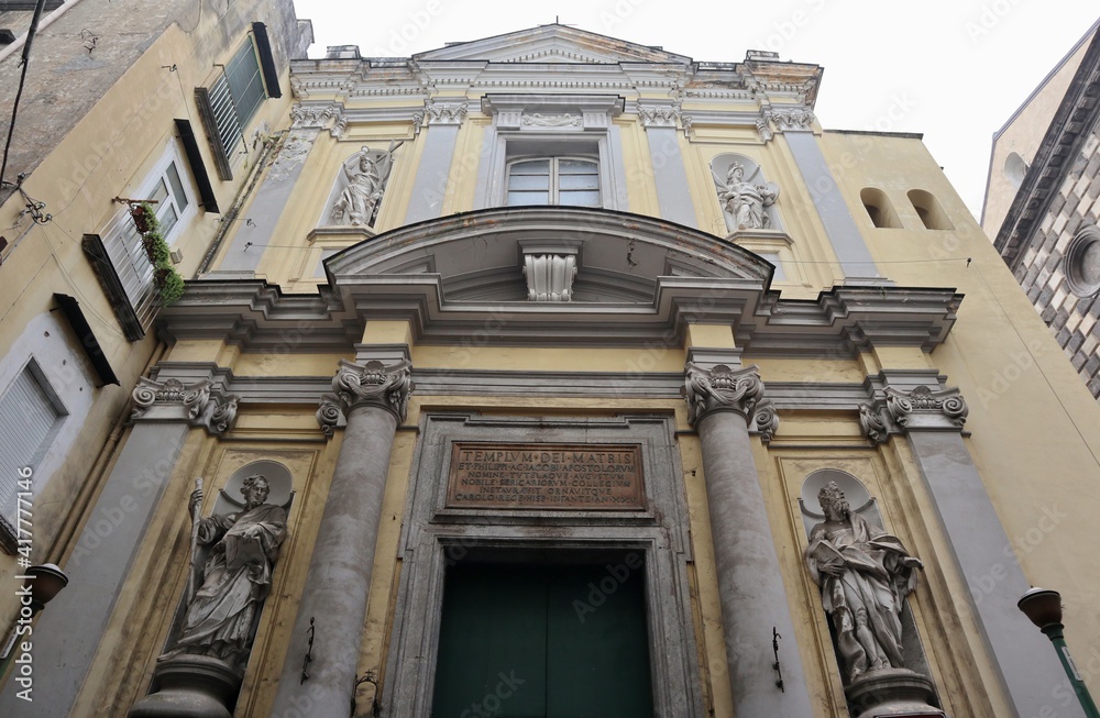 Napoli – Facciata della Chiesa dei Santi Filippo e Giacomo