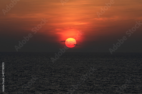 Fototapeta Naklejka Na Ścianę i Meble -  red sunset on the beach