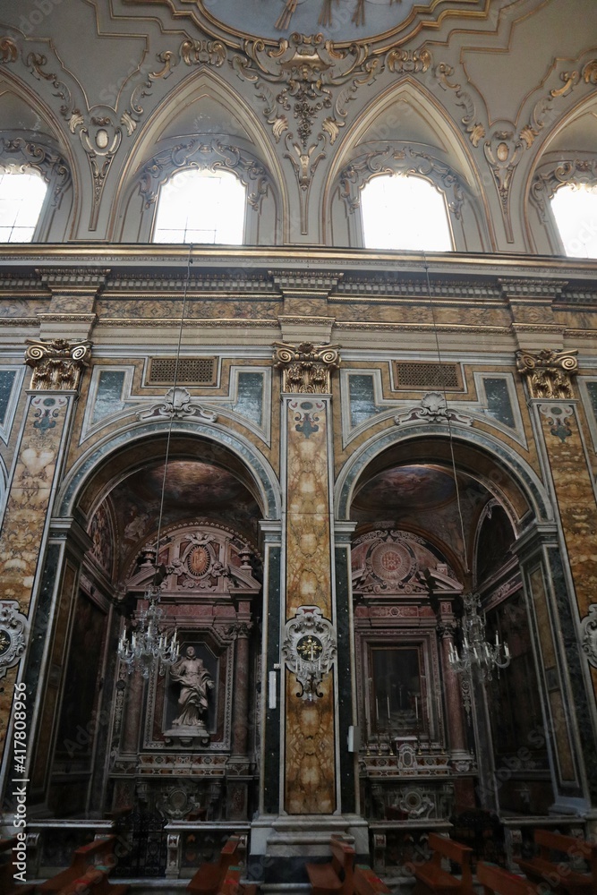 Napoli – Cappelle di destra nella Chiesa del Gesù Vecchio