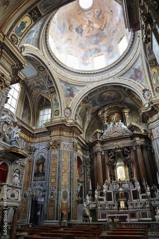 Napoli – Transetto della Chiesa del Gesù Vecchio