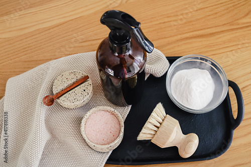фотографія Step by step instruction of non toxic home cleaning detergent recipe made of vinegar, baking soda and lemon