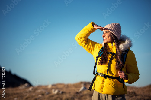 Billede på lærred Happy female mountaineer sightseeing in nature