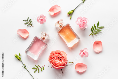 Εκτύπωση καμβά Perfume bottle with peonies and roses flowers