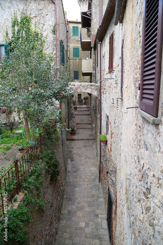 narrow street in the old city © Claudio