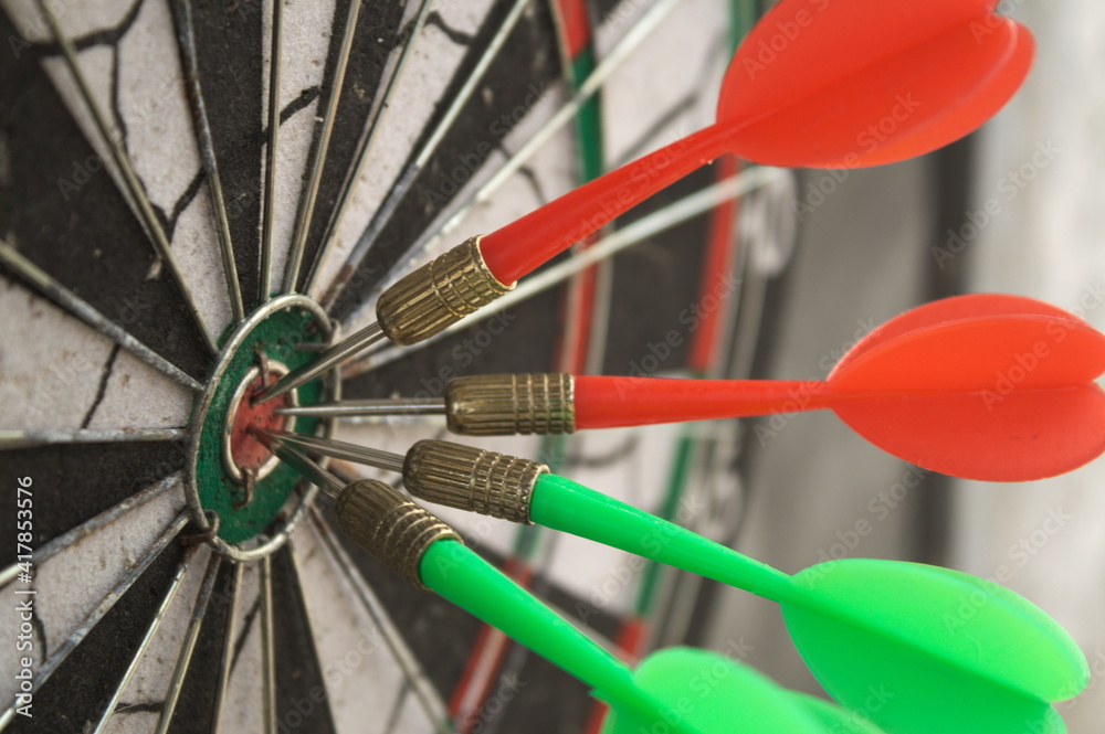 achievement of the set goal, the darts hit the bull's-eye achievement of the set goal, the darts hit the bull's-eye
