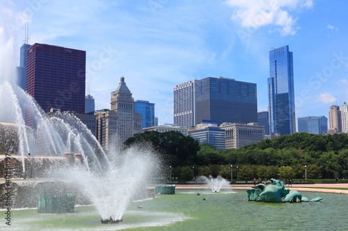 Chicago photo - city skyline and fountain