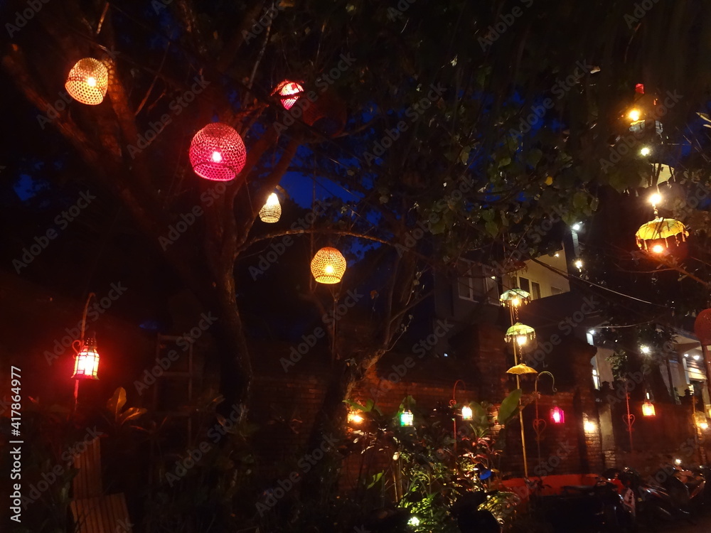 Obraz premium Night view of Colourful cloth lanterns lamp light shades hanging outside in Hoi An, Vietnam - ランタン 夜景 ホイアン ベトナム 