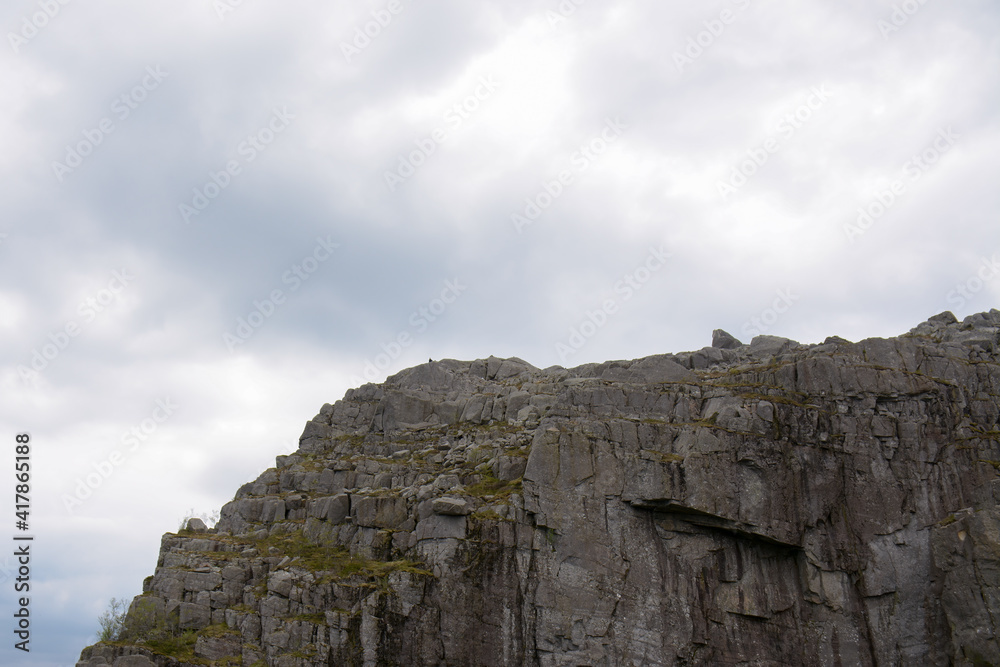 Naklejka premium Jagged rock