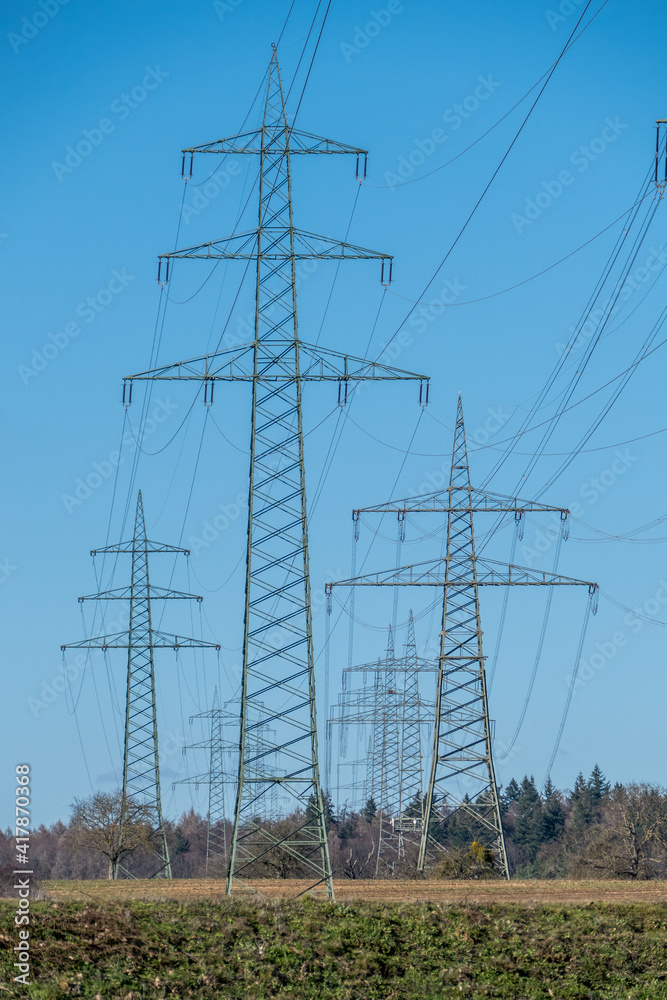 Strommasten einer Überlandleitung