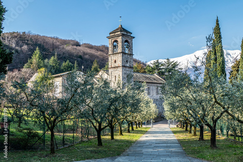 Obraz na płótnie The Abbey of Piona in the Lake of Como w salonie