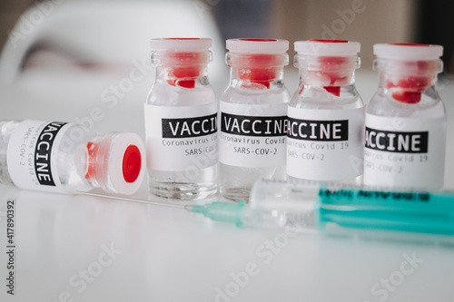 Impfstoff Corona Covid-19, Sars-Cov-2 Impfzentrum, Impfung Biontech Pfitzer, Modena, Johnson & Johnson   photo