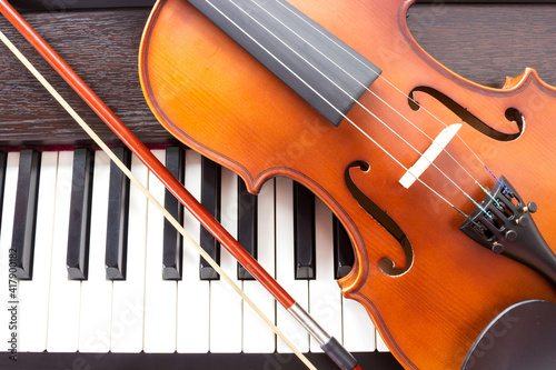 Violin on piano keyboard. Classical music instrument.